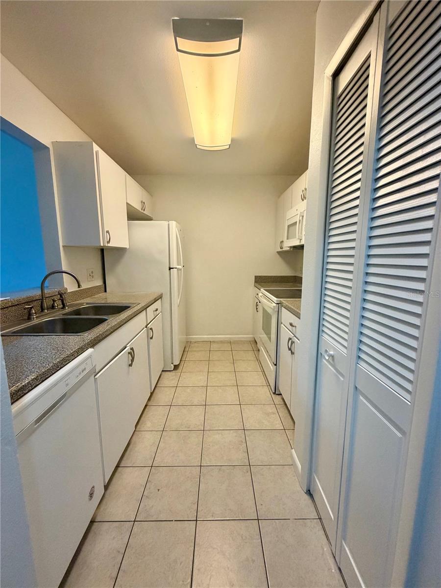 498 Club Dr Property Photo 11