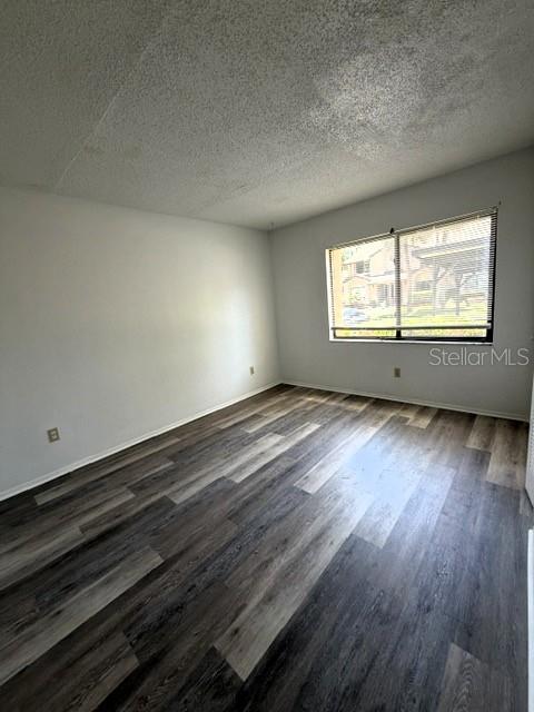 498 Club Dr Property Photo 17
