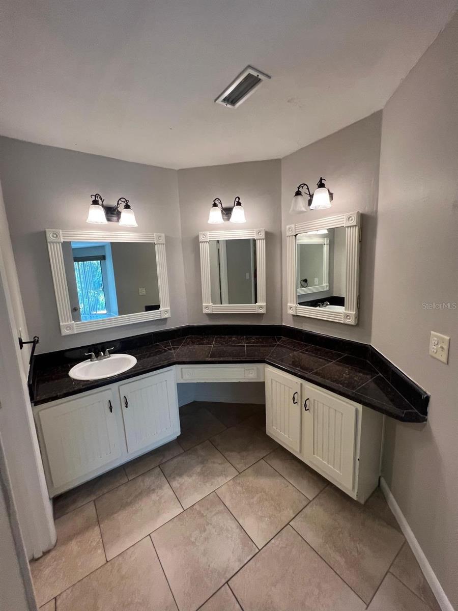 2634 Lemon Tree Ln #h Property Photo 13