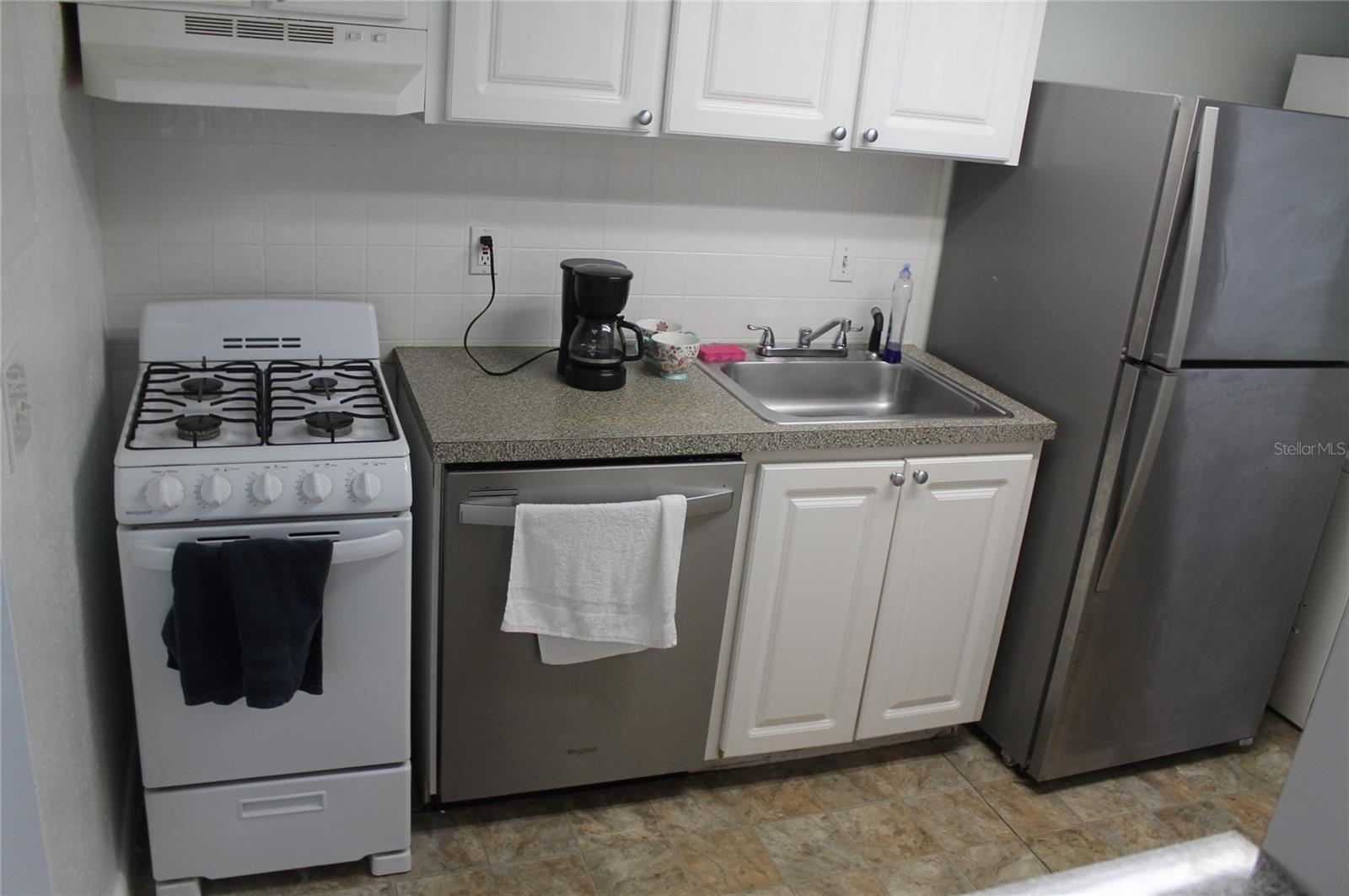 151 Oyster Bay Cir #200 Property Photo 6