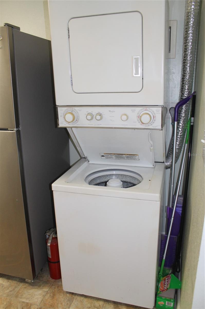 151 Oyster Bay Cir #200 Property Photo 8