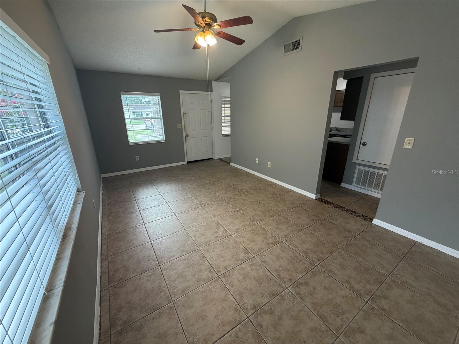 2415 S Cedar Ave #b Property Photo 3