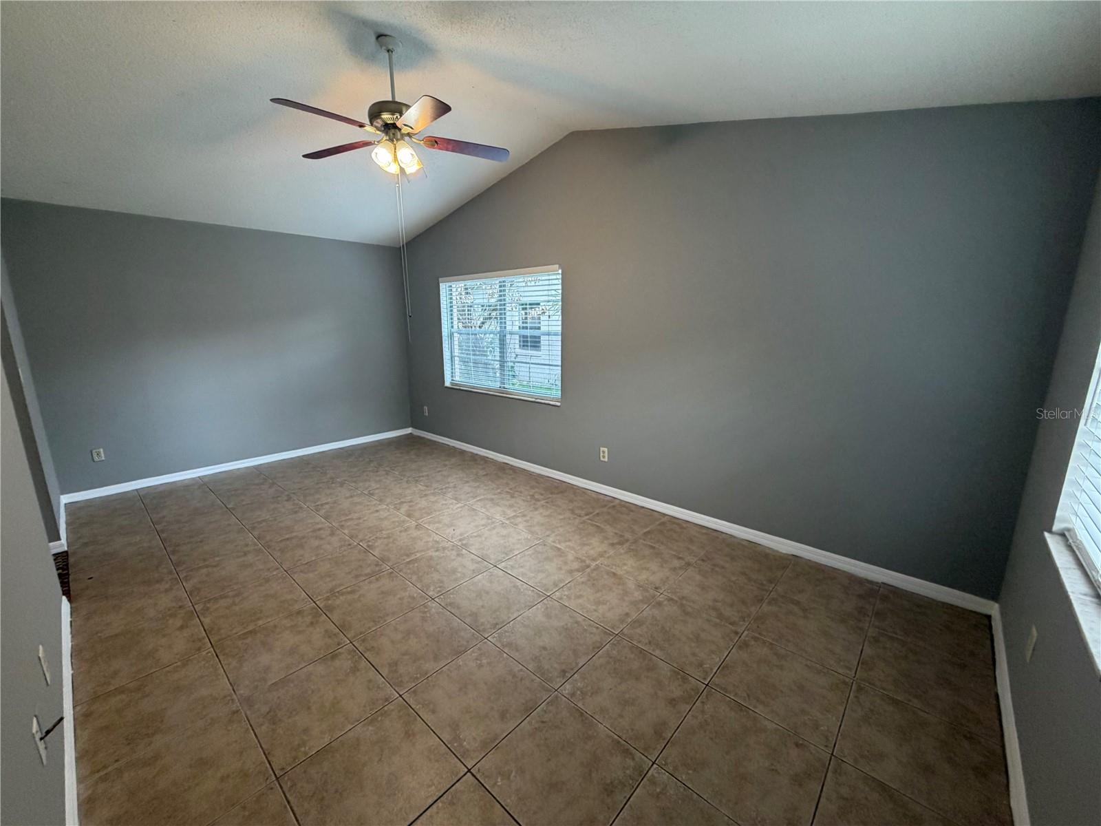 2415 S Cedar Ave #b Property Photo 4