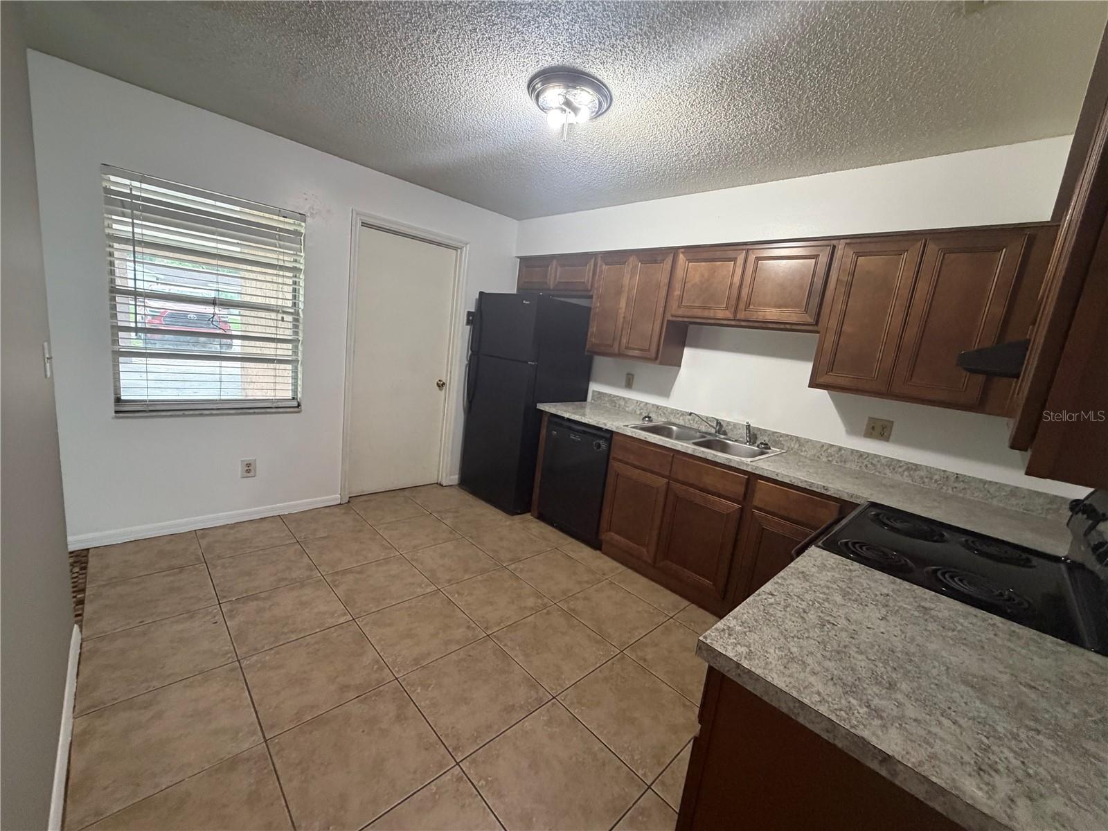 2415 S Cedar Ave #b Property Photo 5