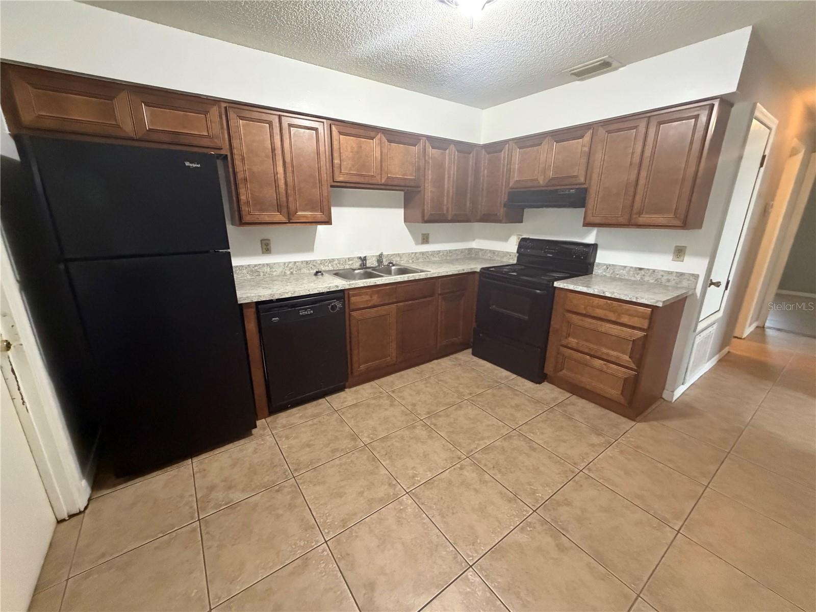 2415 S Cedar Ave #b Property Photo 6