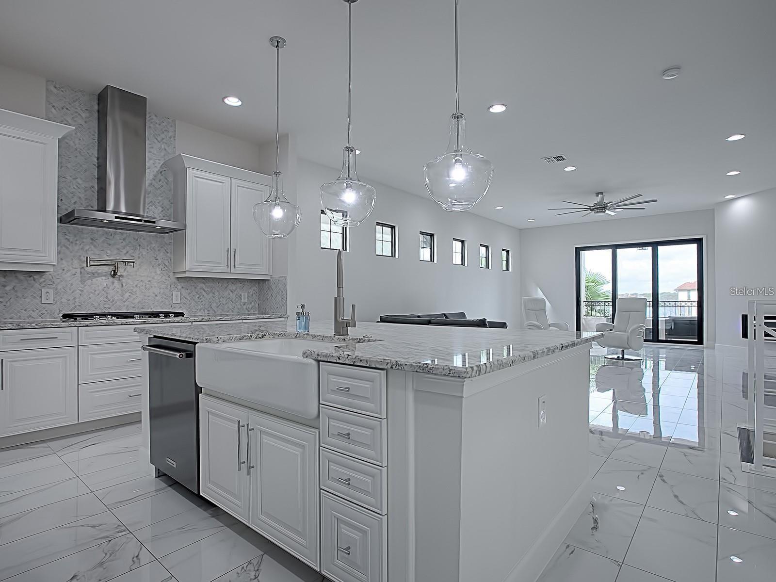7661 Toscana Blvd Property Photo 7