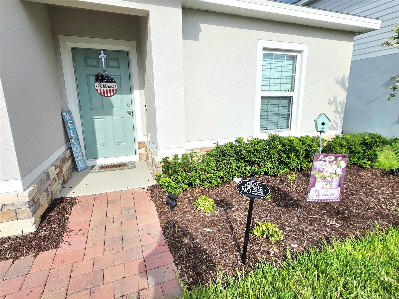 1121 Lexington Ln Property Photo 2