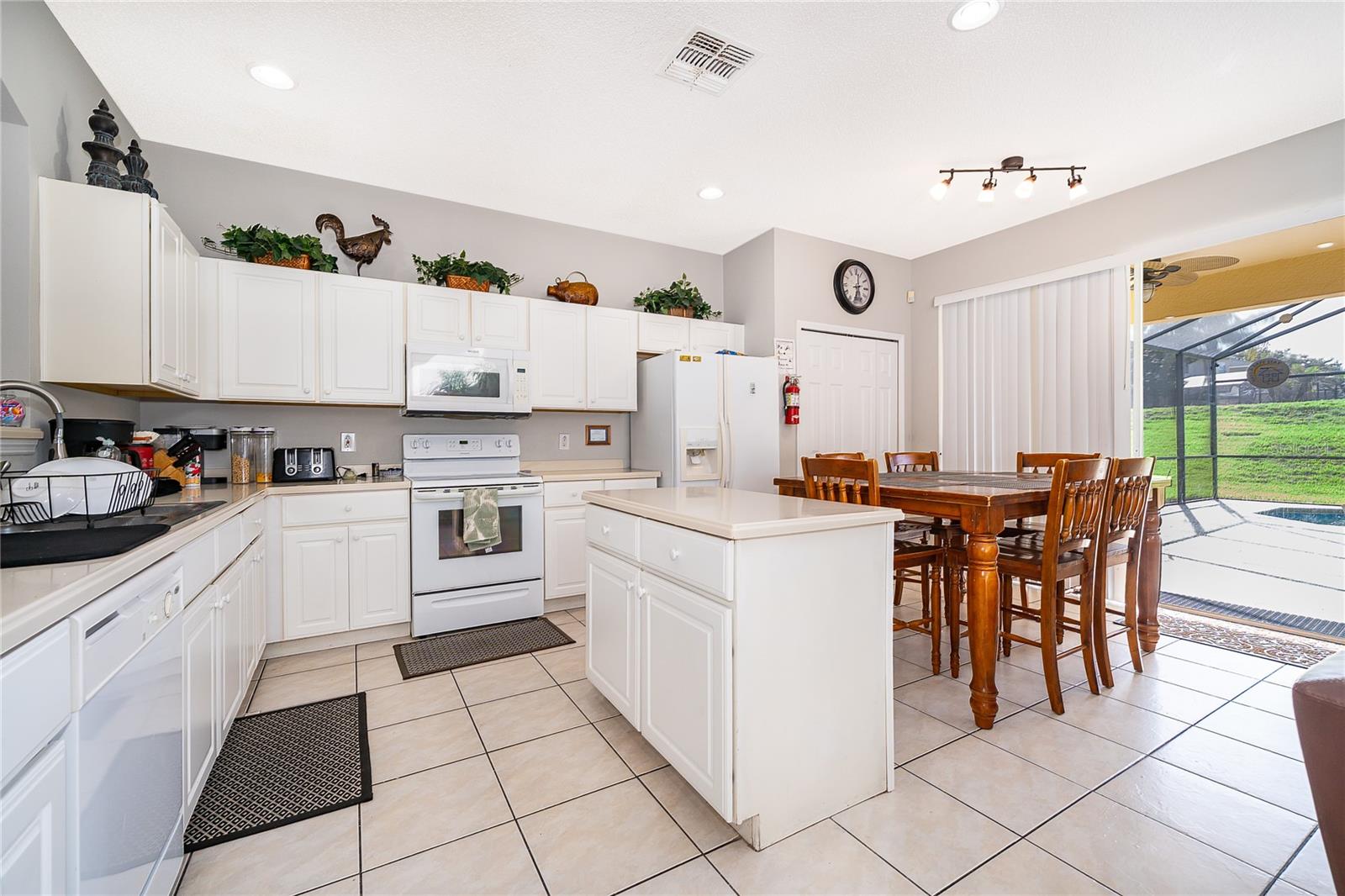 2717 Fiesta Key Dr Property Photo 12