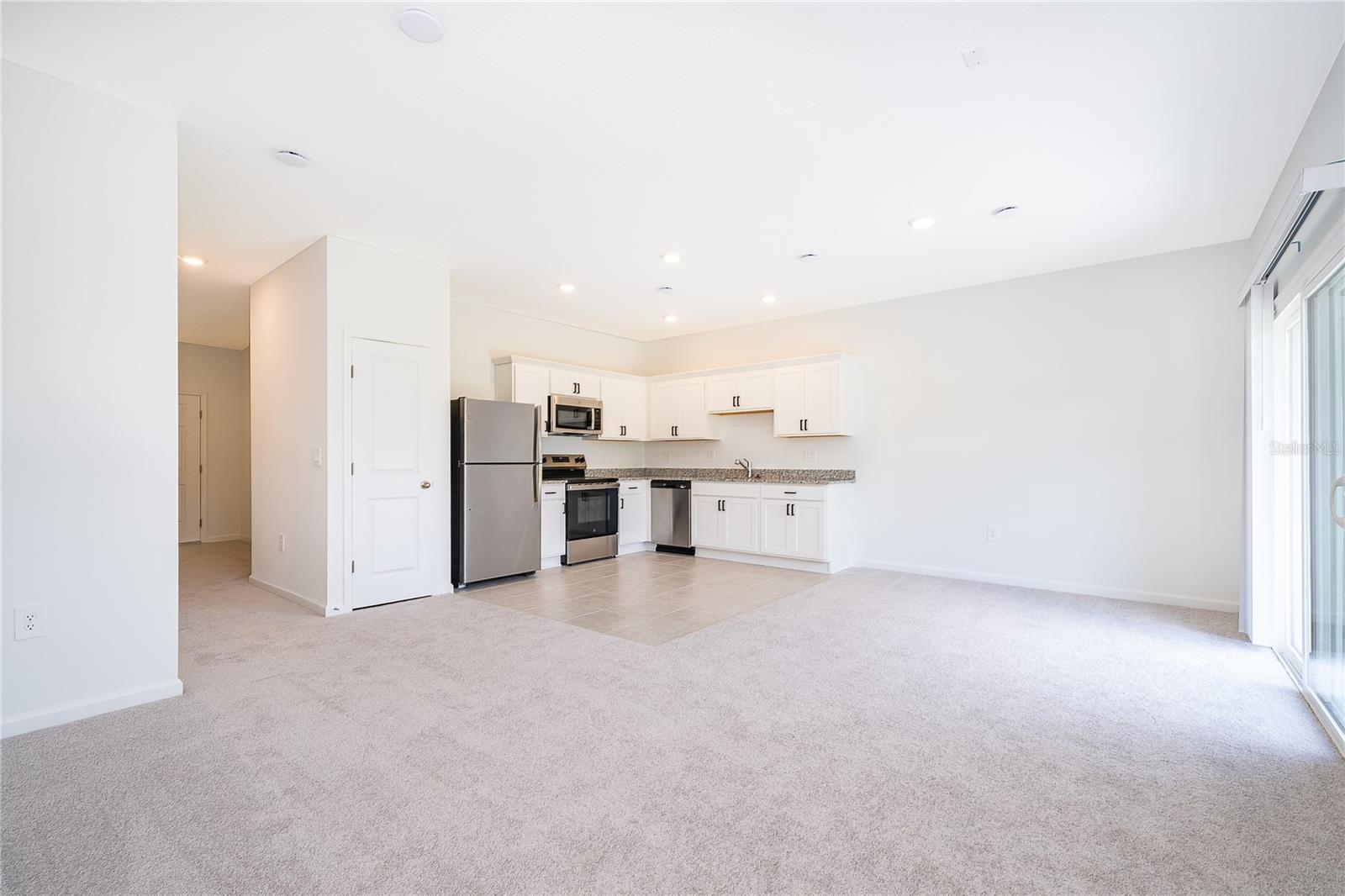 O6419169 Property Photo 14