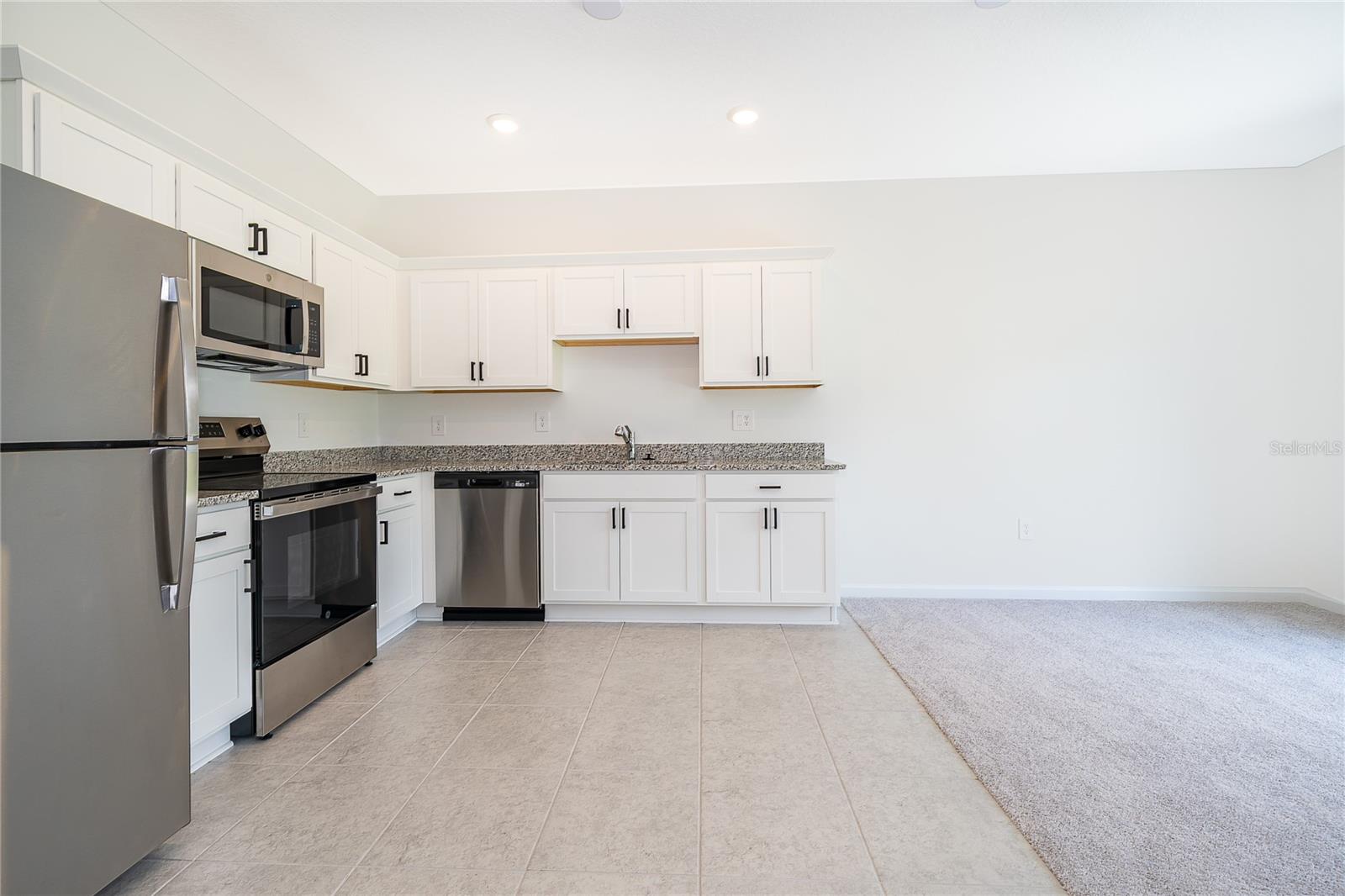 O6419169 Property Photo 17