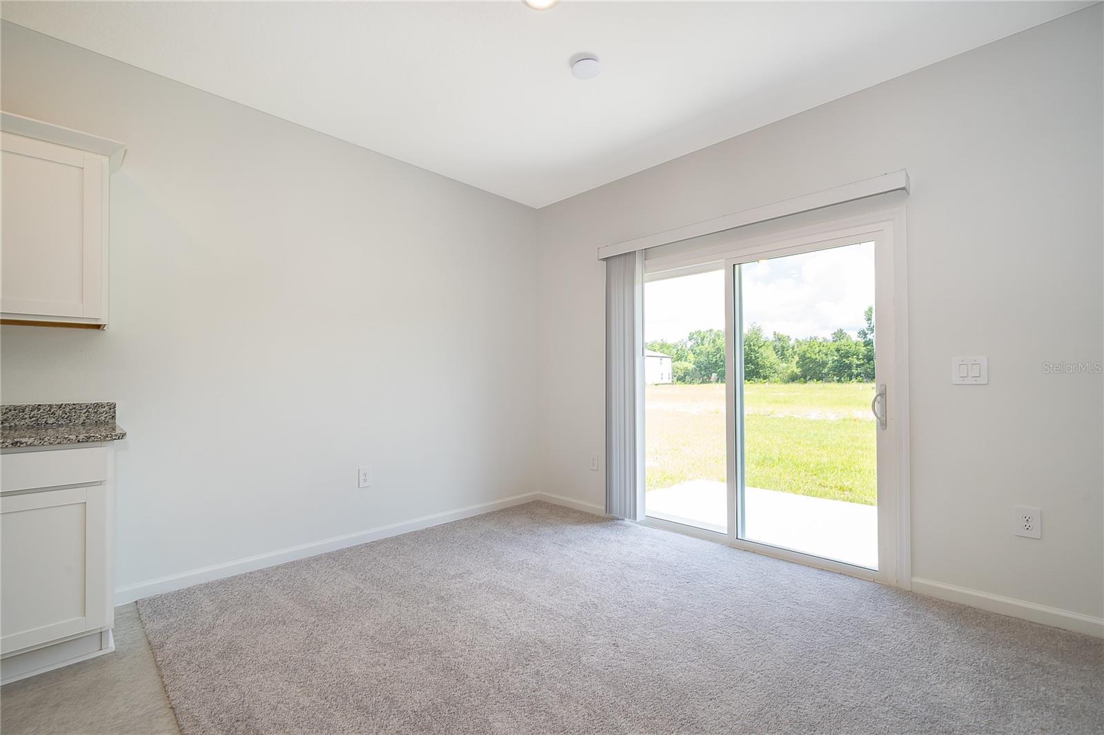 O6419169 Property Photo 18