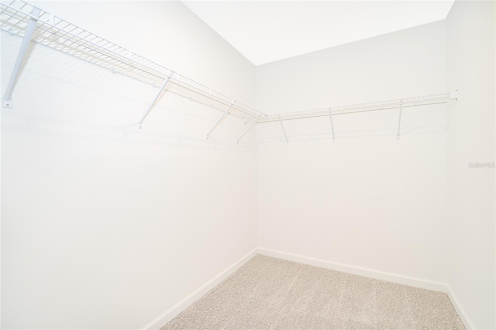 O6419169 Property Photo 25