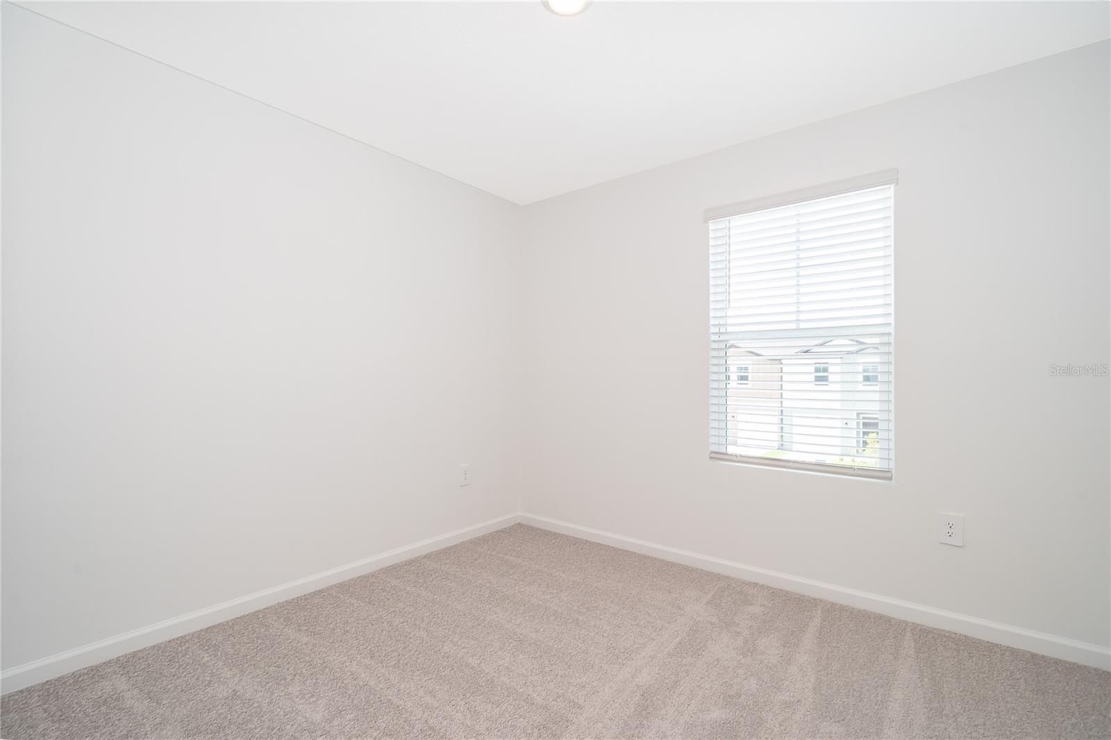O6419169 Property Photo 27