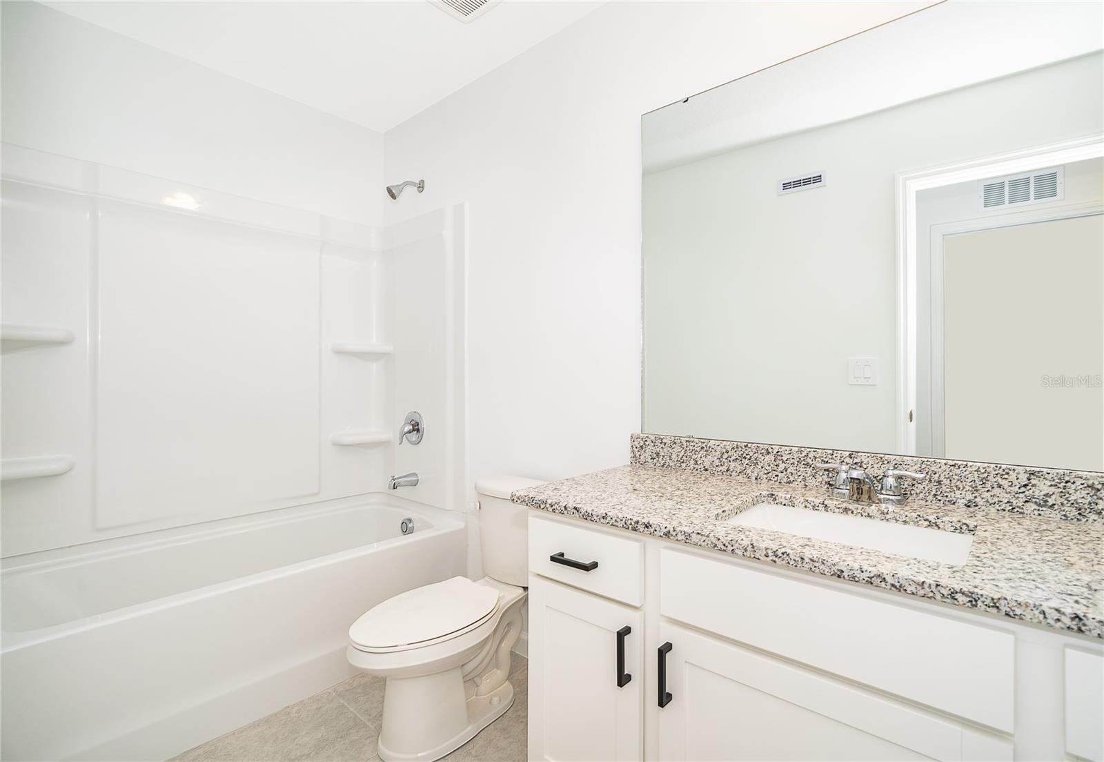 O6419169 Property Photo 28