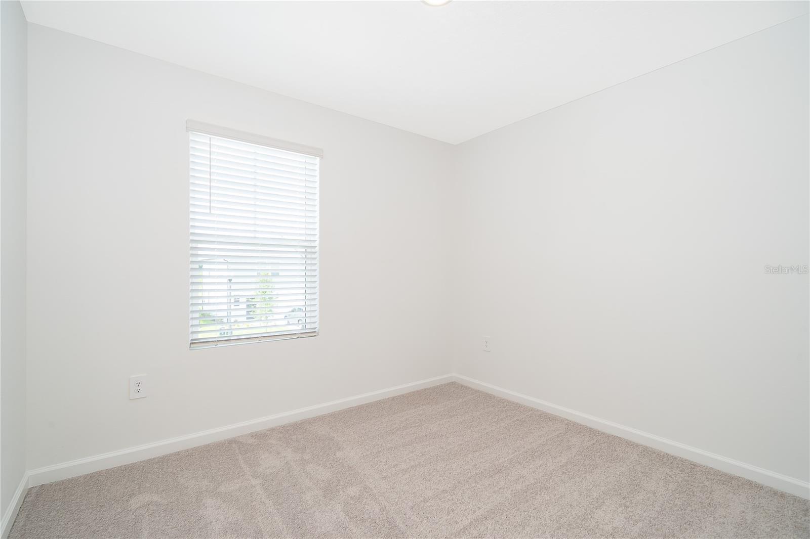 O6419169 Property Photo 29