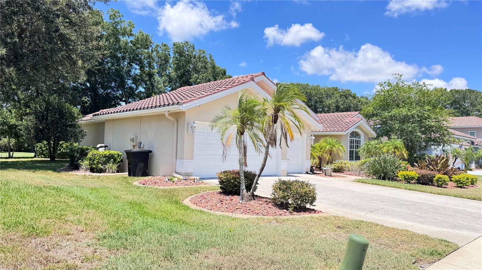1230 Berkshire Ln Property Photo 4