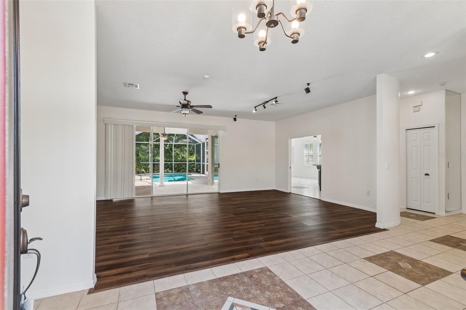 1230 Berkshire Ln Property Photo 11