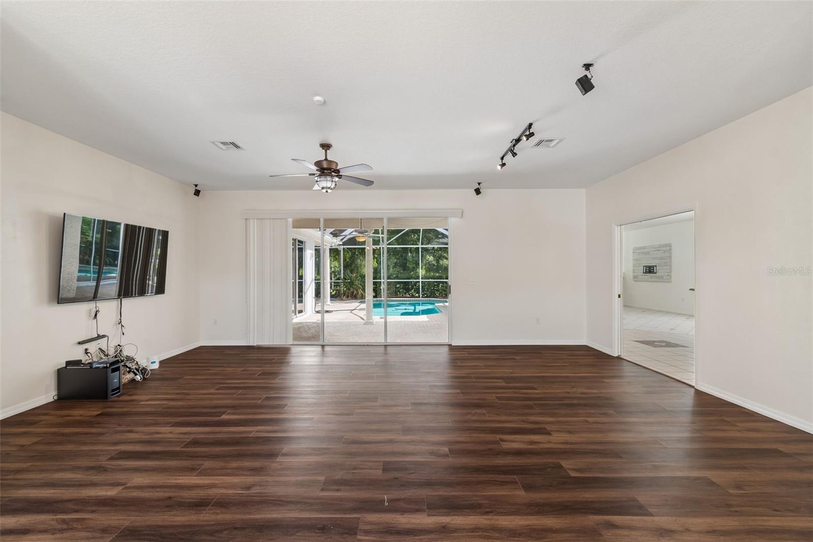 1230 Berkshire Ln Property Photo 13
