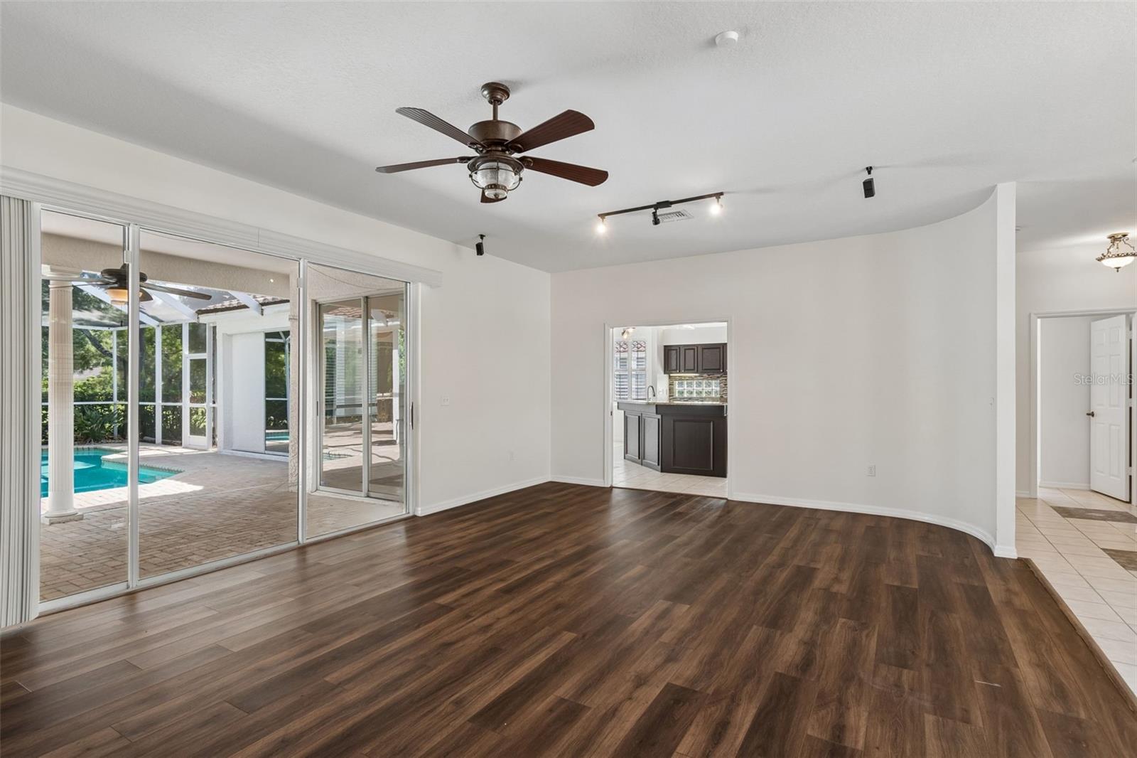 1230 Berkshire Ln Property Photo 15