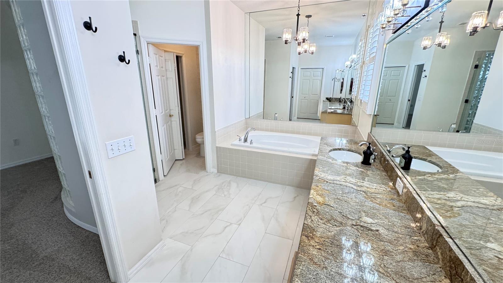 1230 Berkshire Ln Property Photo 36