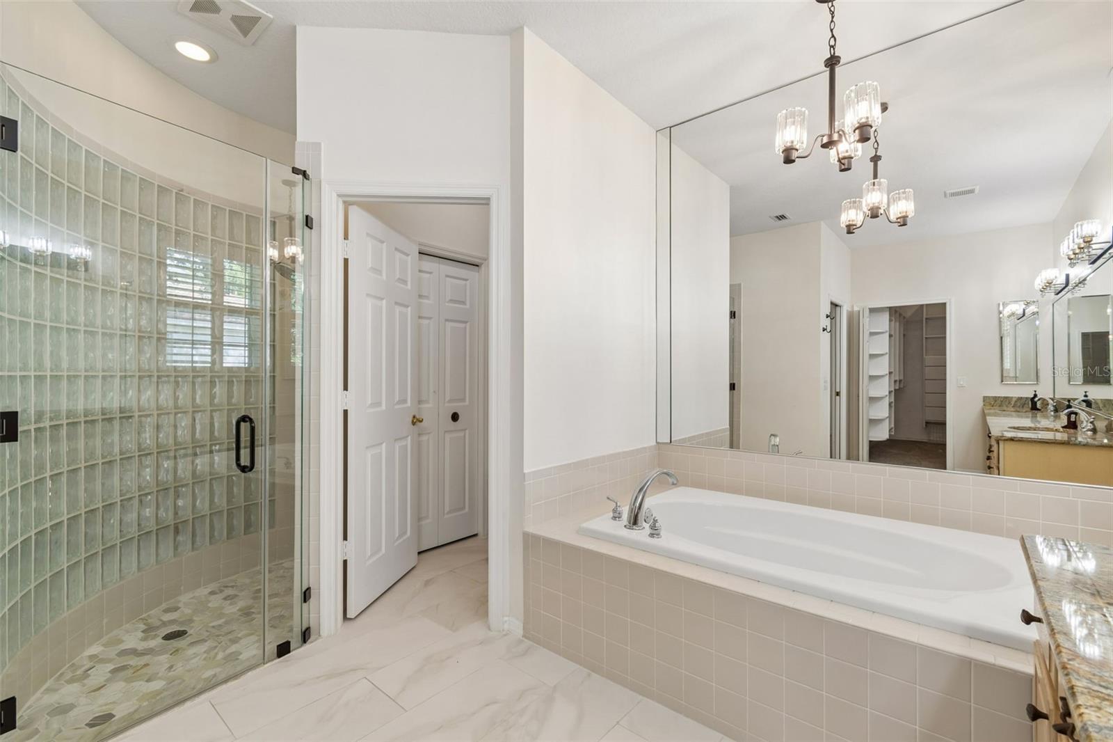 1230 Berkshire Ln Property Photo 37