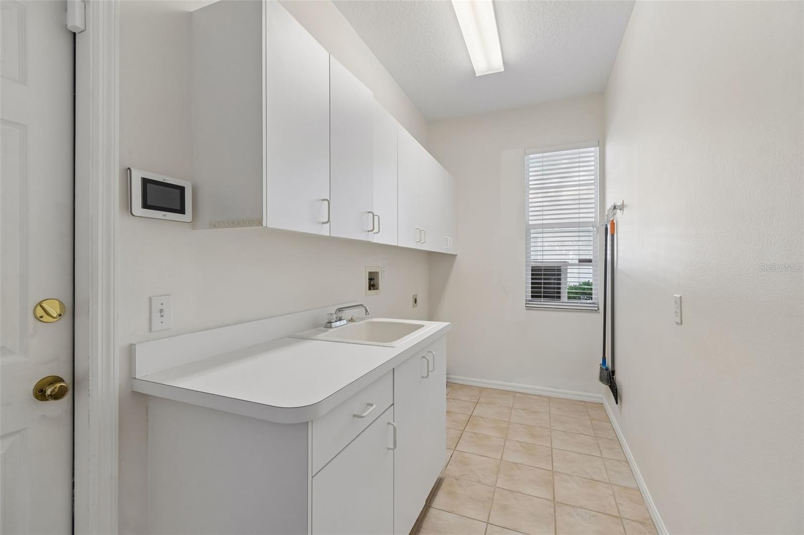 1230 Berkshire Ln Property Photo 49
