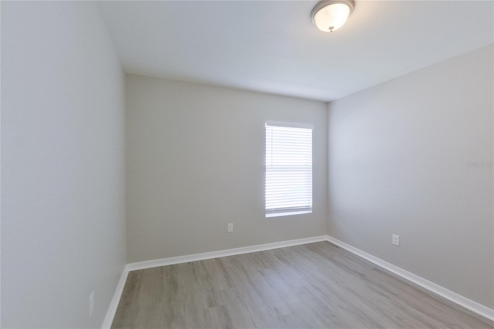 18310 Gibraltar Ln Property Photo 2