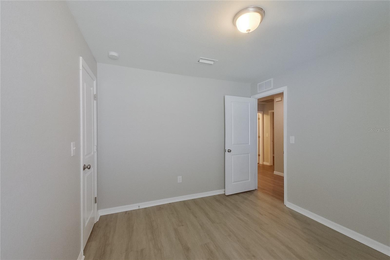 18310 Gibraltar Ln Property Photo 3
