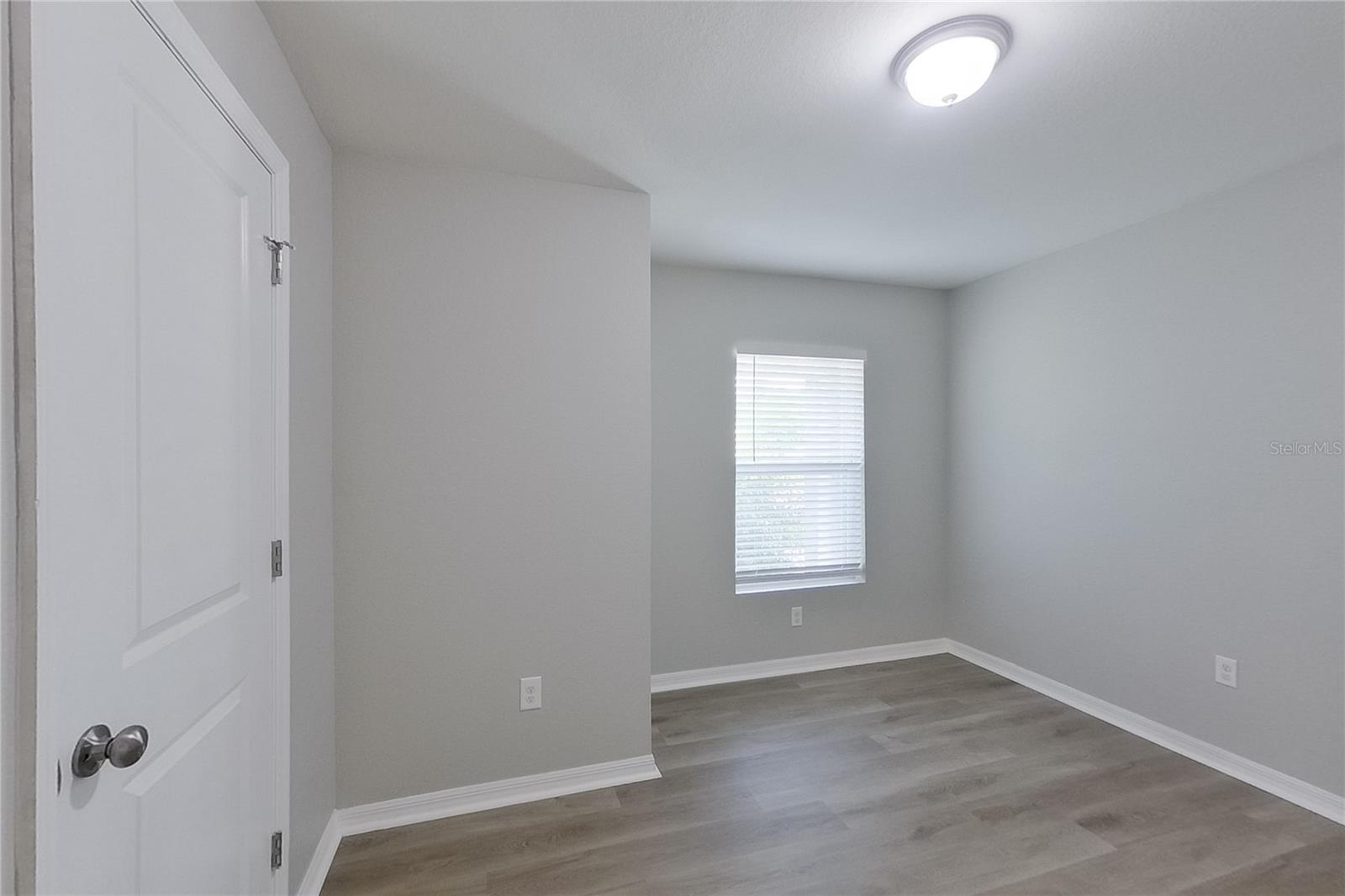 18310 Gibraltar Ln Property Photo 4