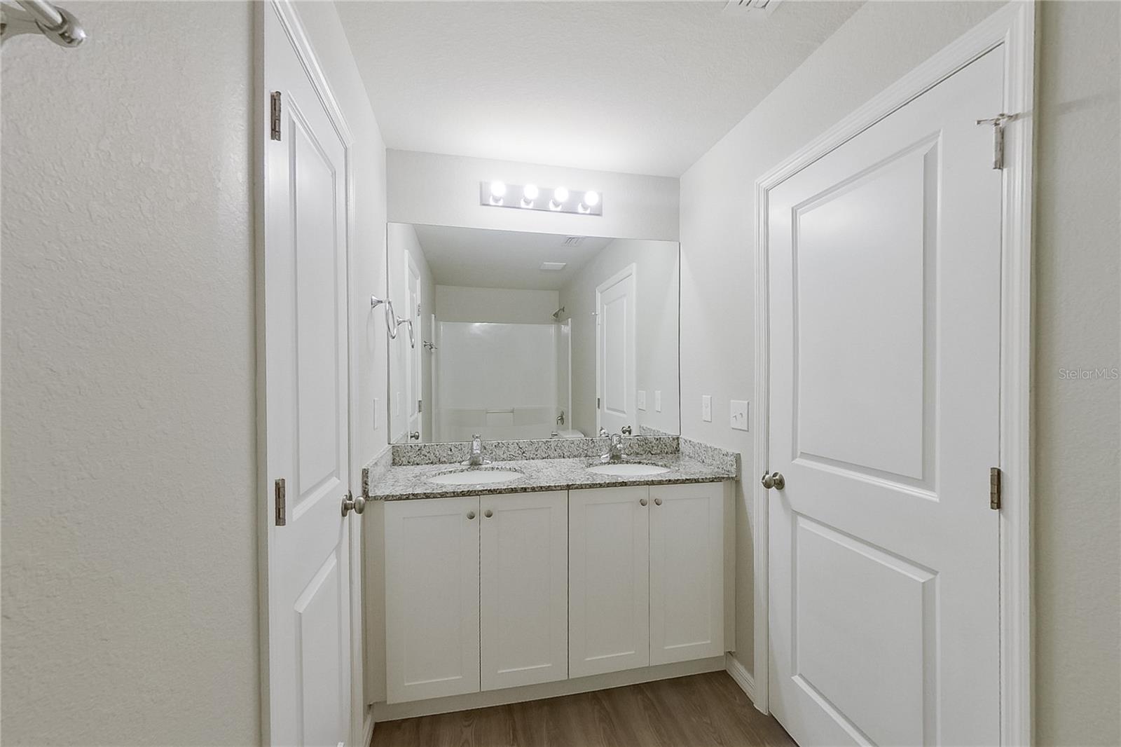 18310 Gibraltar Ln Property Photo 15