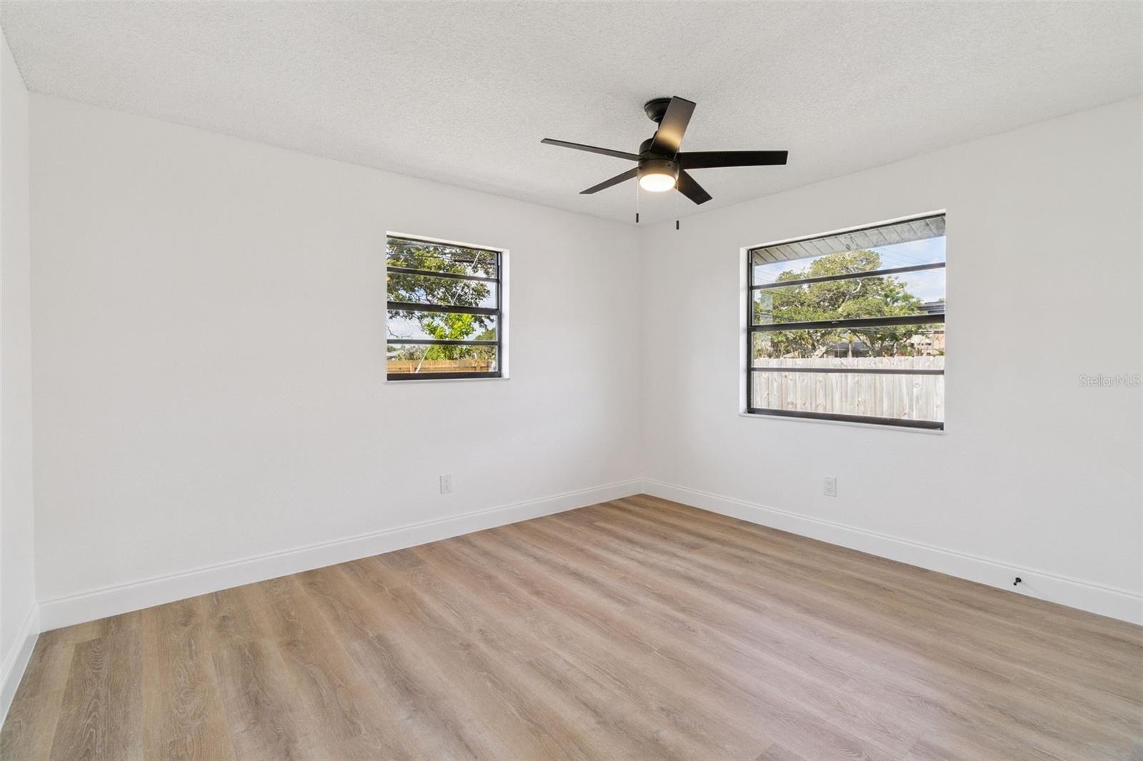 381 E Riviera Blvd Property Photo 16