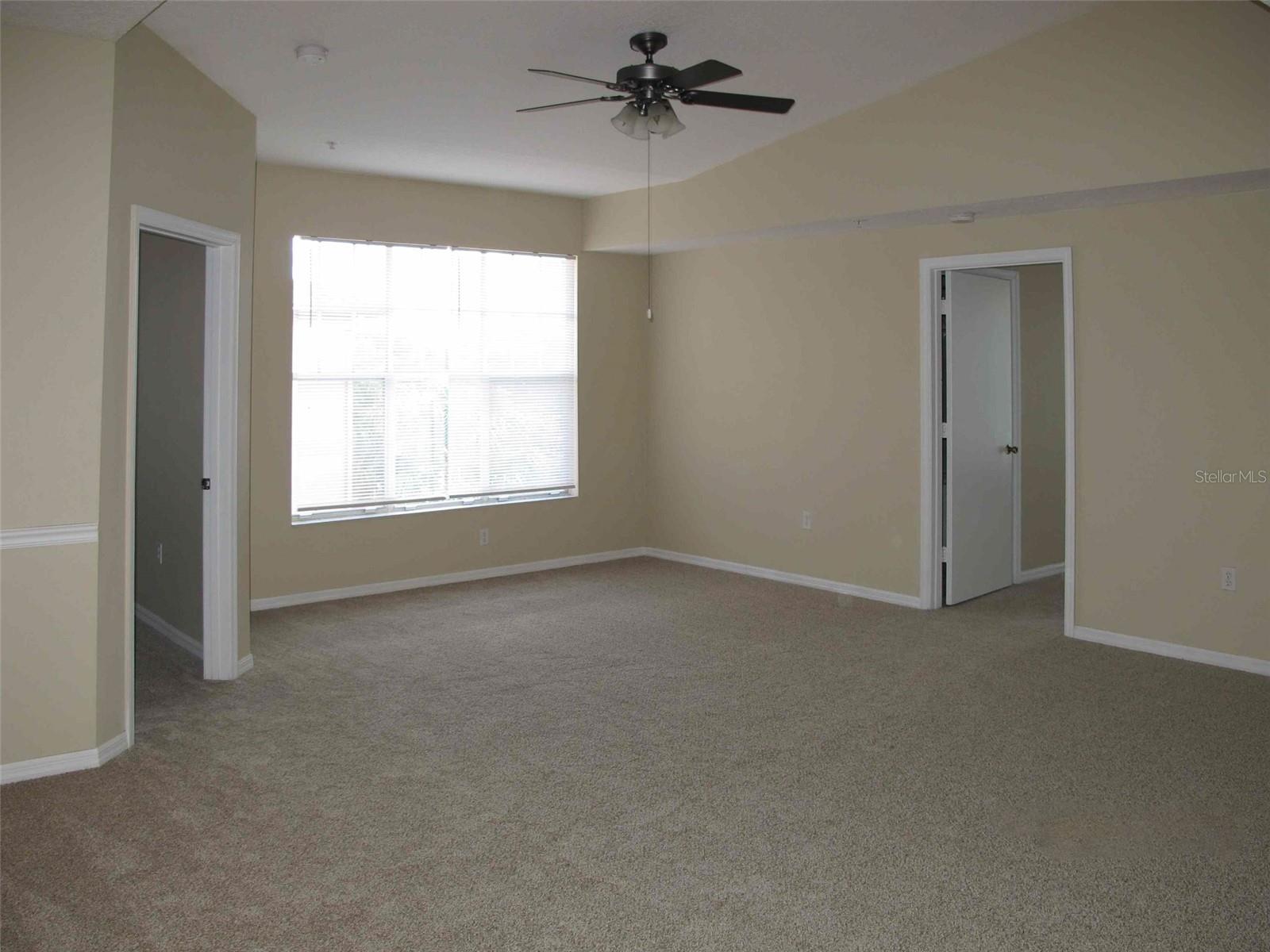 O6419378 Property Photo 3
