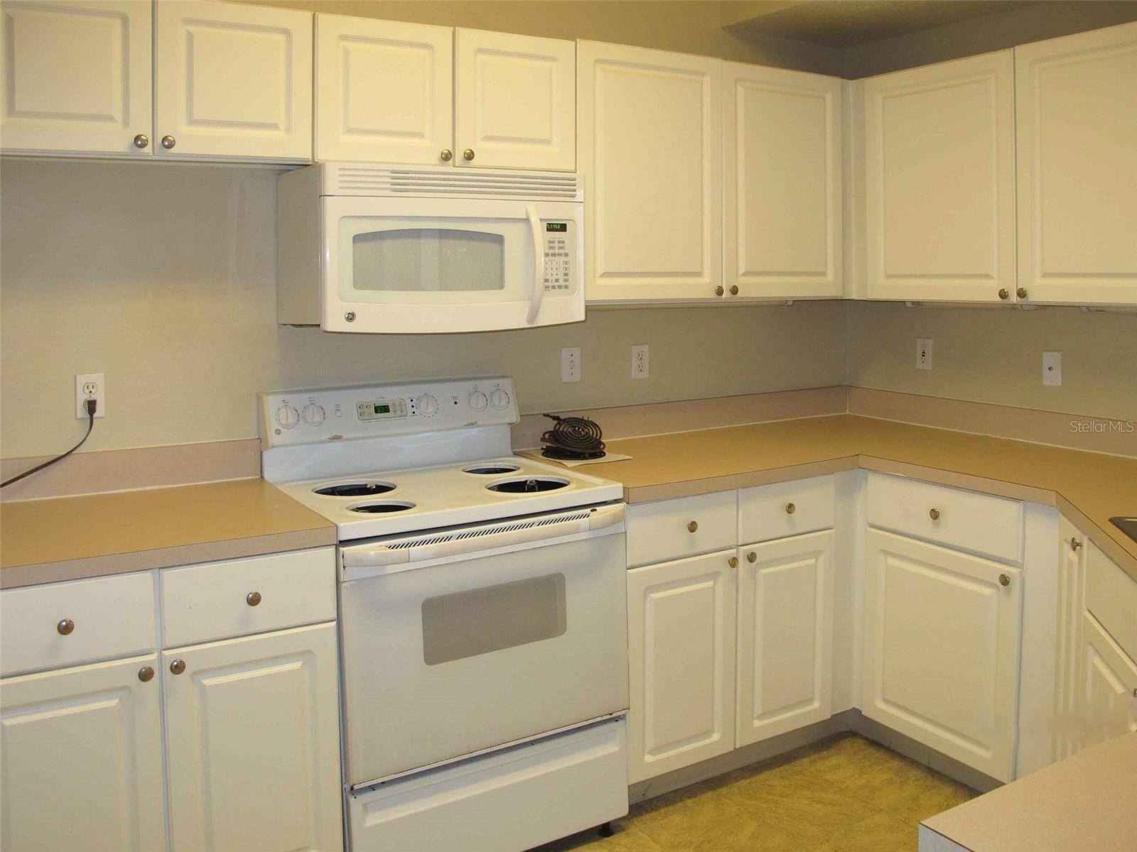 O6419378 Property Photo 4