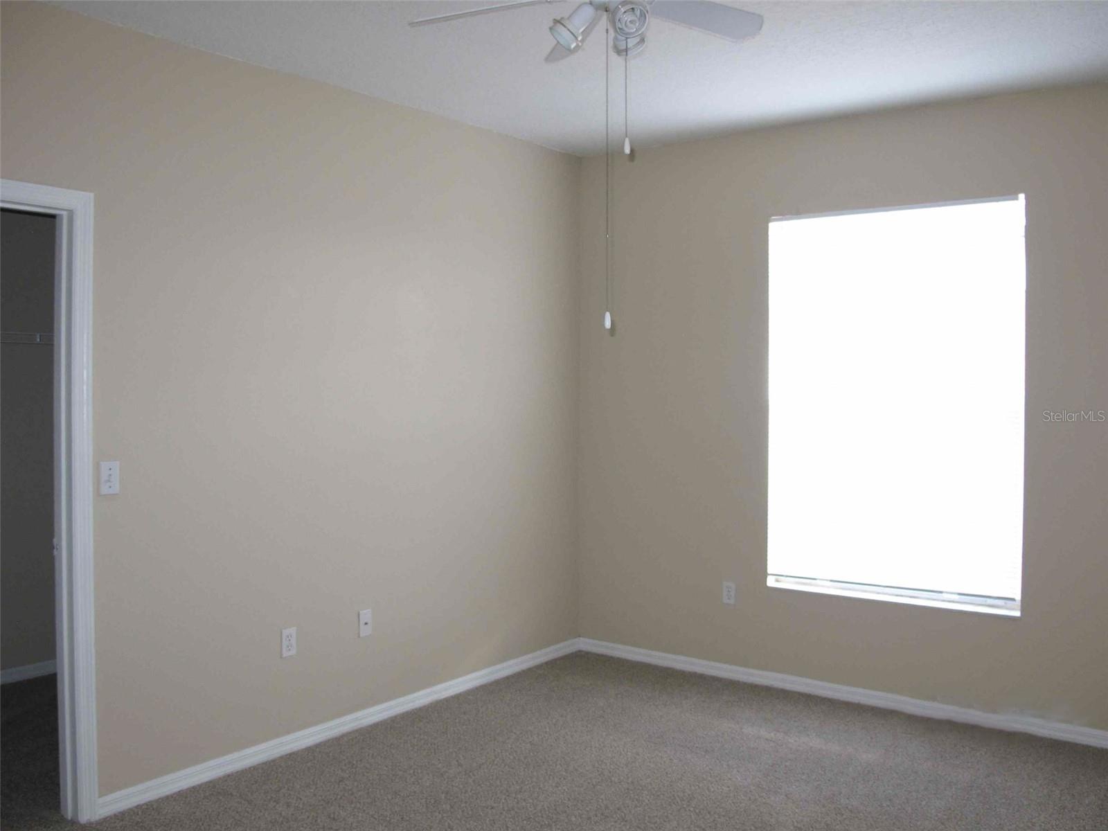 O6419378 Property Photo 9