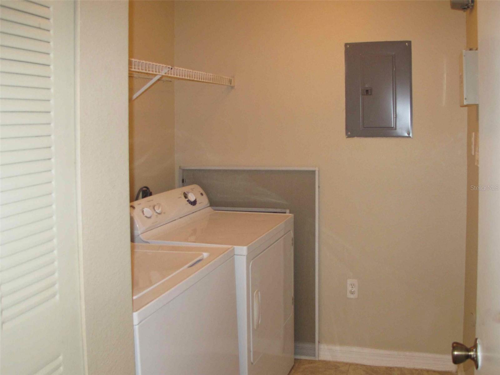 O6419378 Property Photo 10