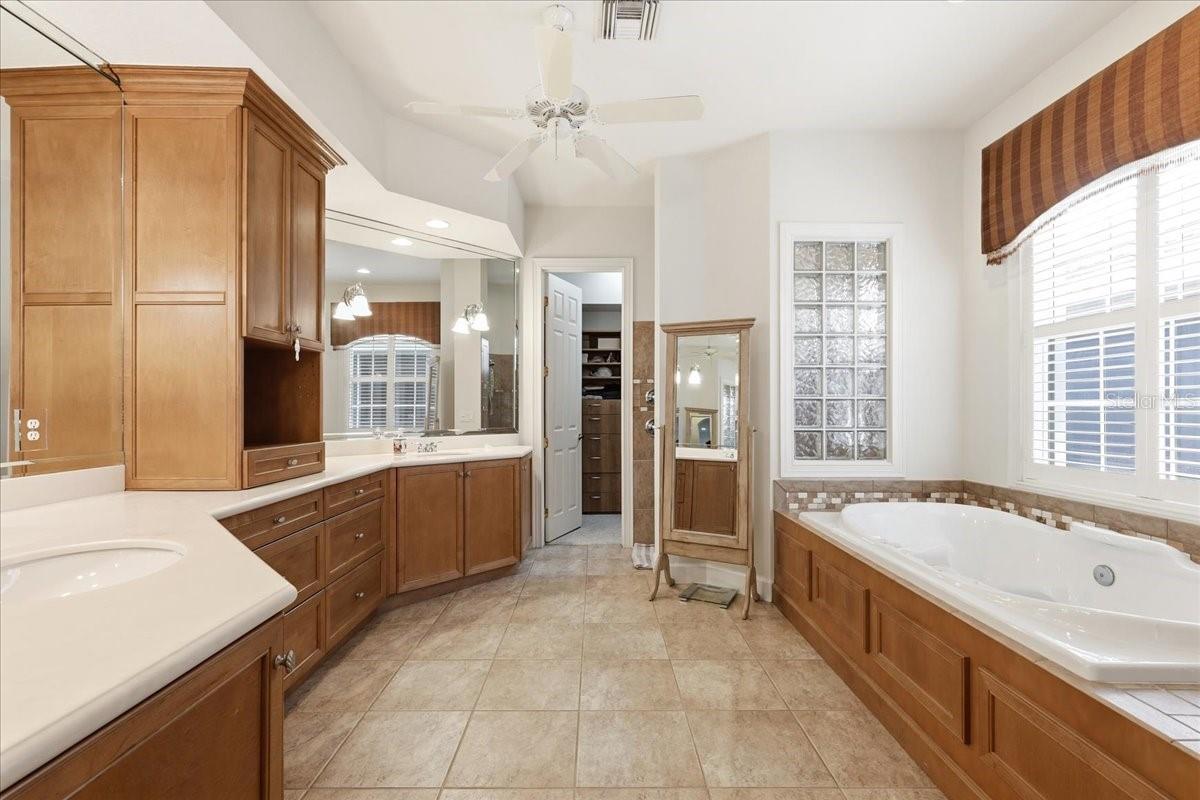6124 Foxfield Ct Property Photo 22