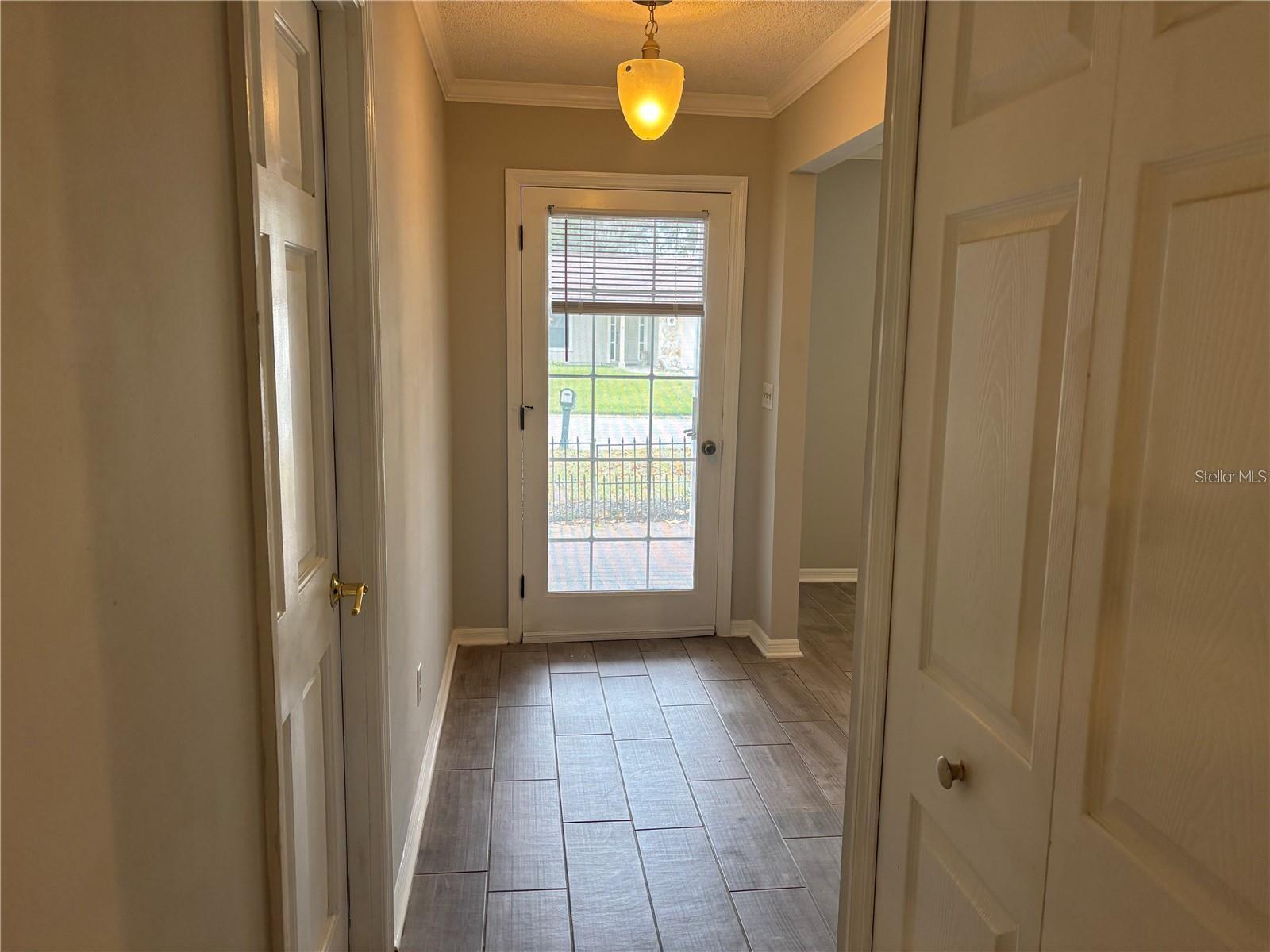 105 E Cottesmore Cir Property Photo 9