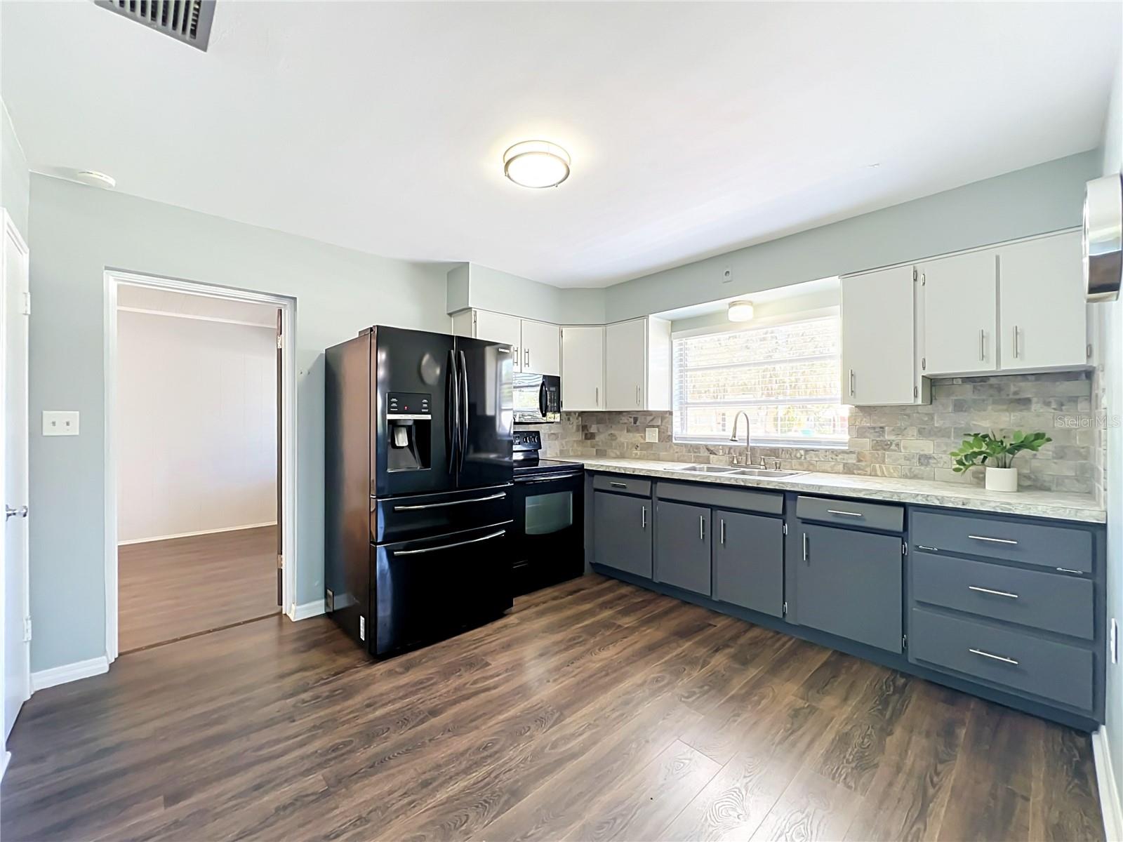 2980 Westland Rd Property Photo 8
