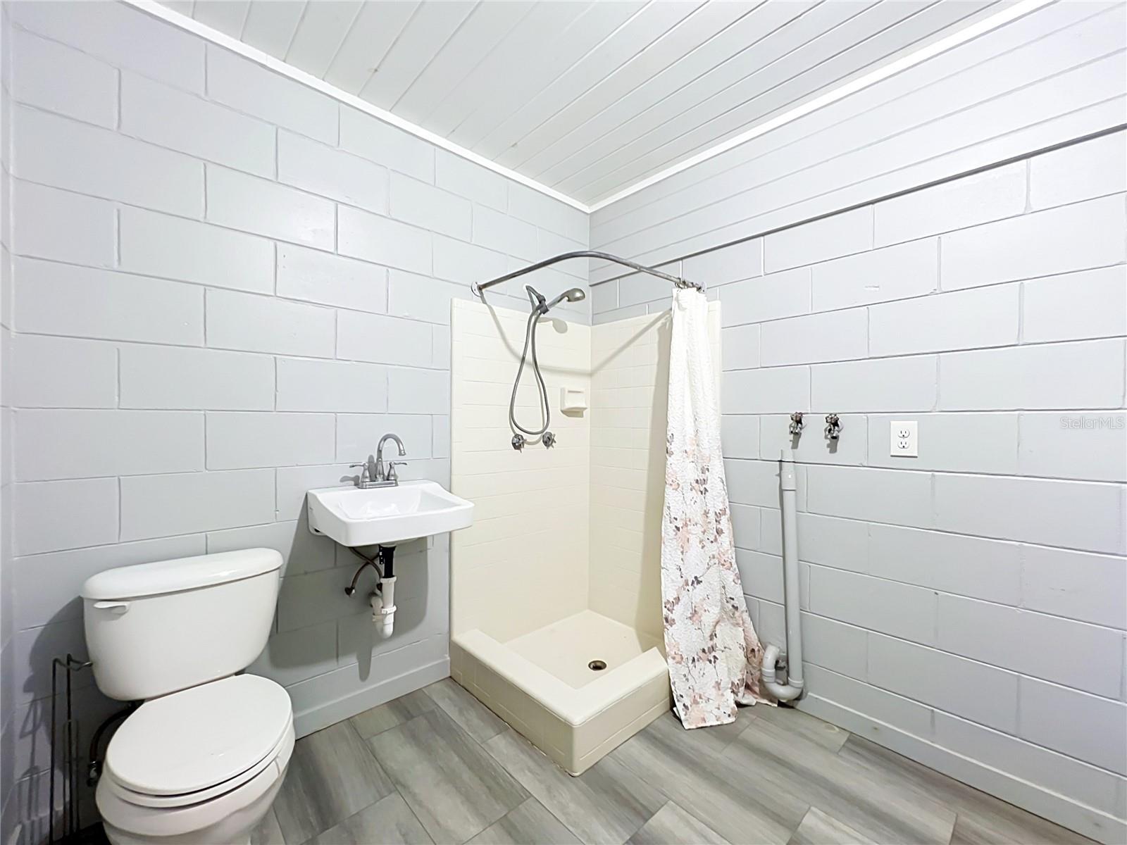 2980 Westland Rd Property Photo 28