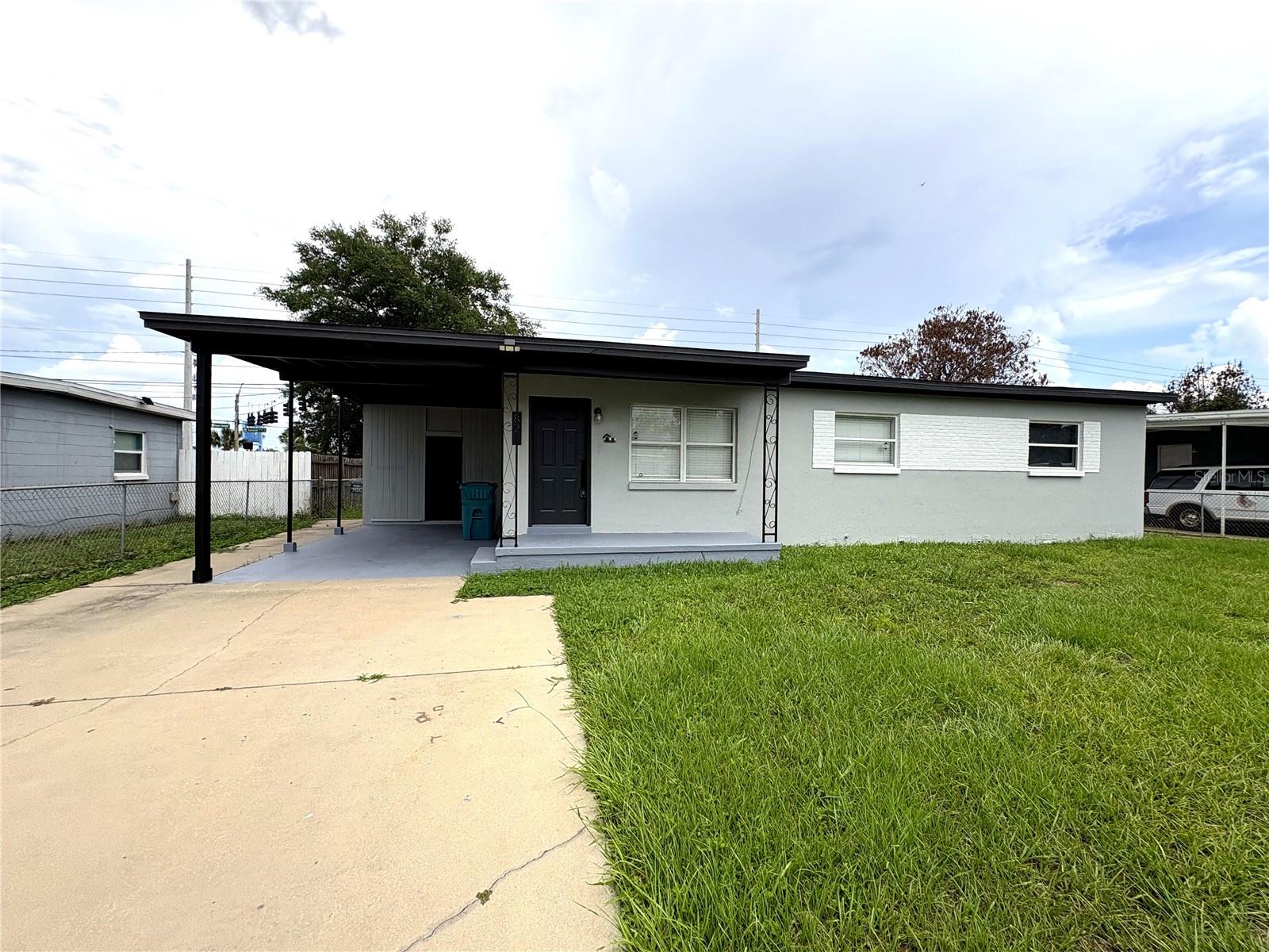 821 S Solandra Dr Property Photo 2