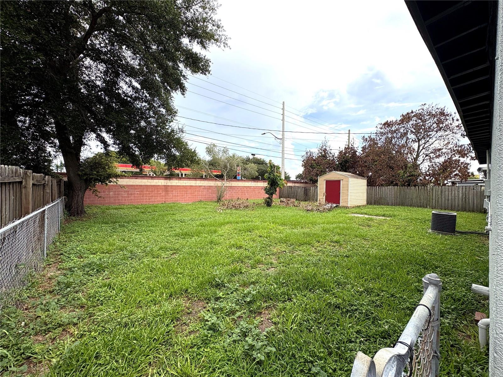 821 S Solandra Dr Property Photo 3