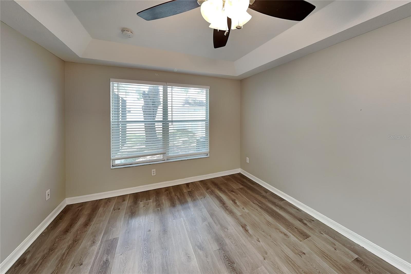 O6419488 Property Photo 5