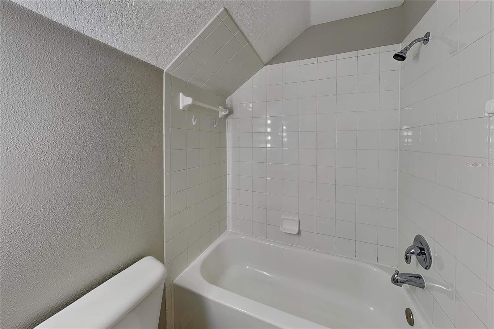 O6419488 Property Photo 7