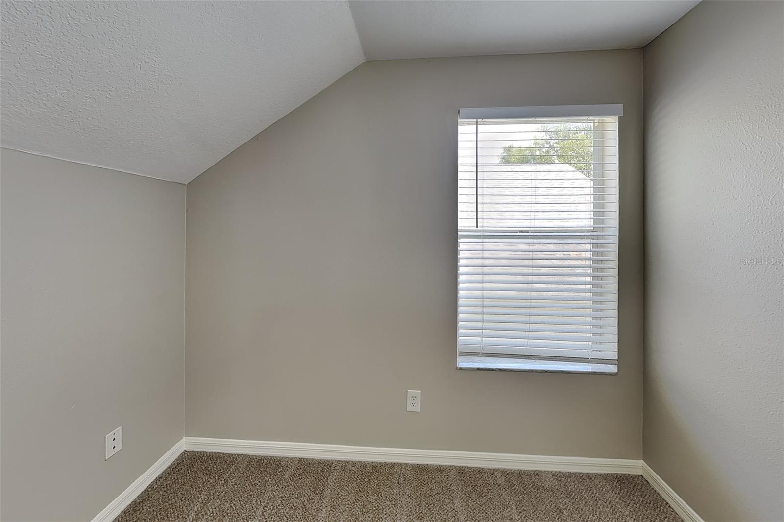 O6419488 Property Photo 11