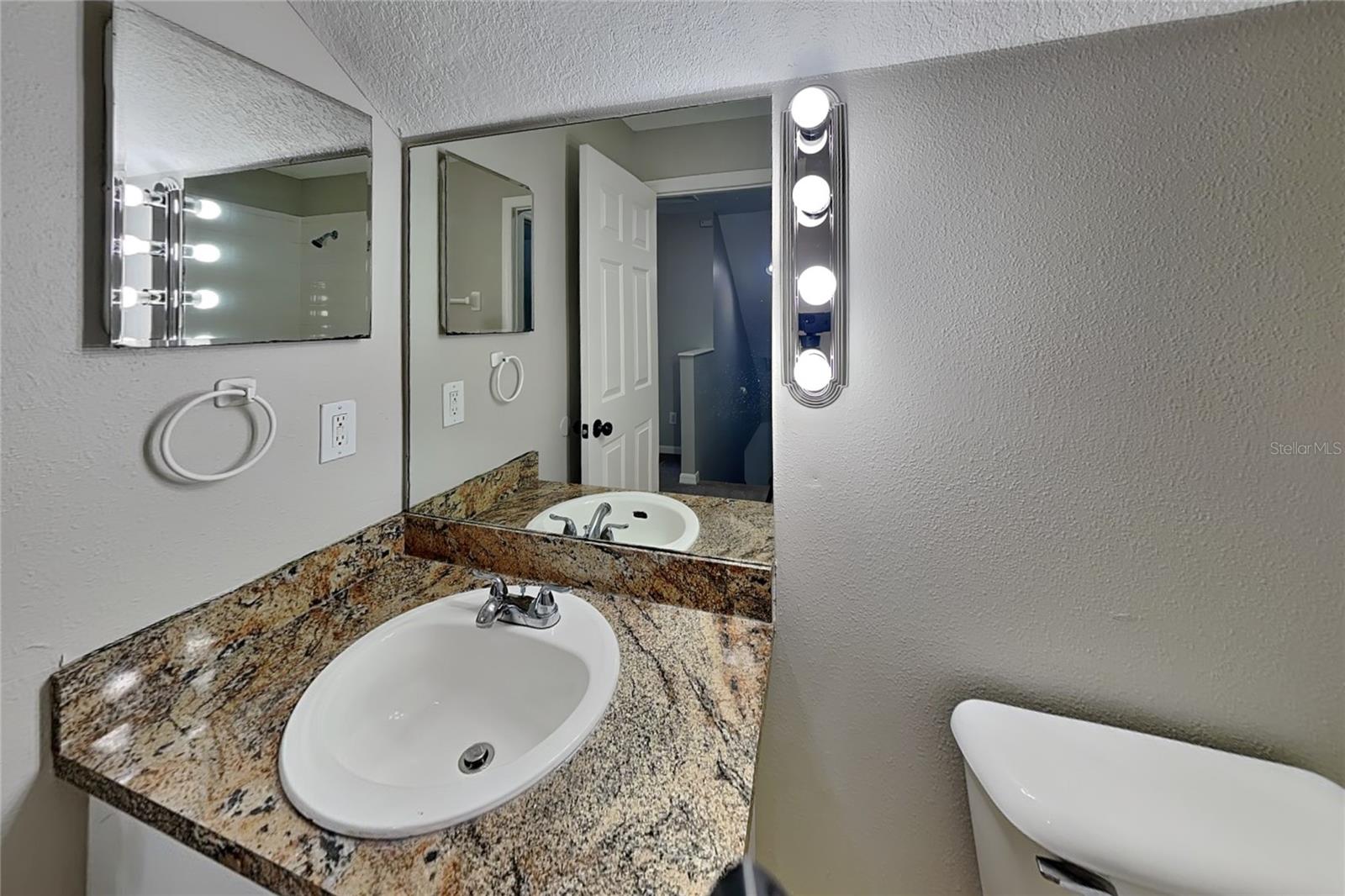 O6419488 Property Photo 13