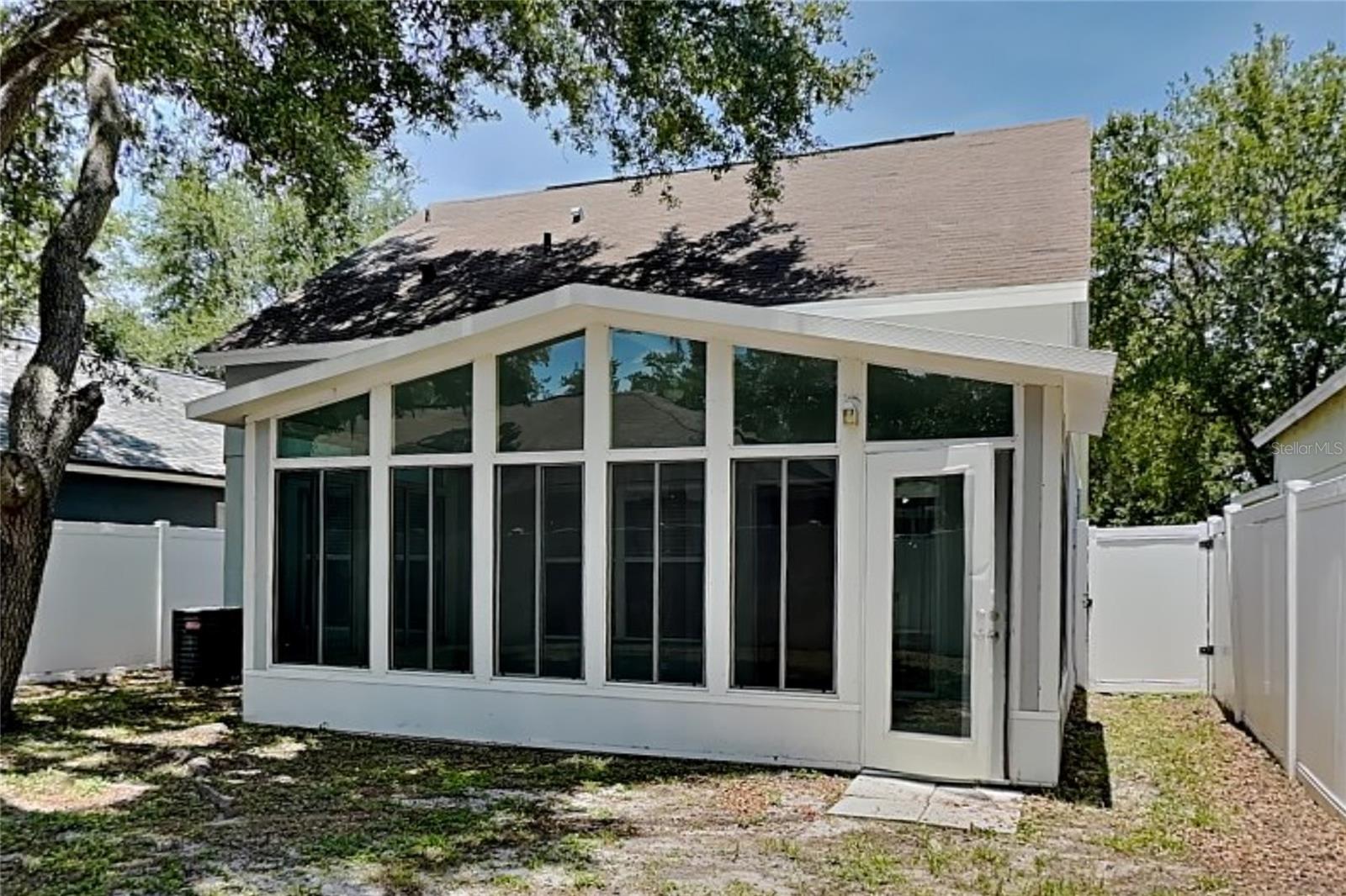 O6419488 Property Photo 15