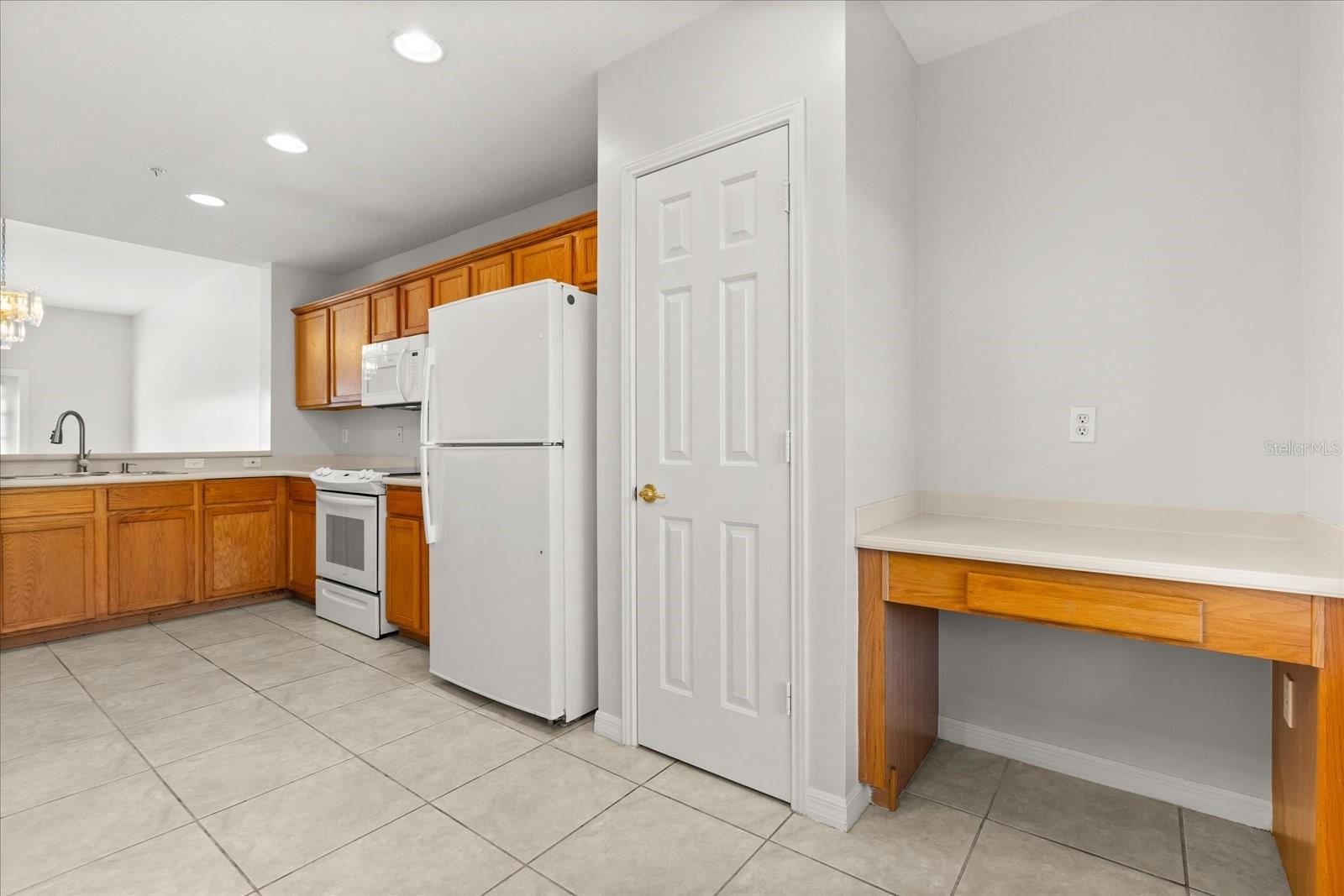 909 Waterside Ln #307 Property Photo 12