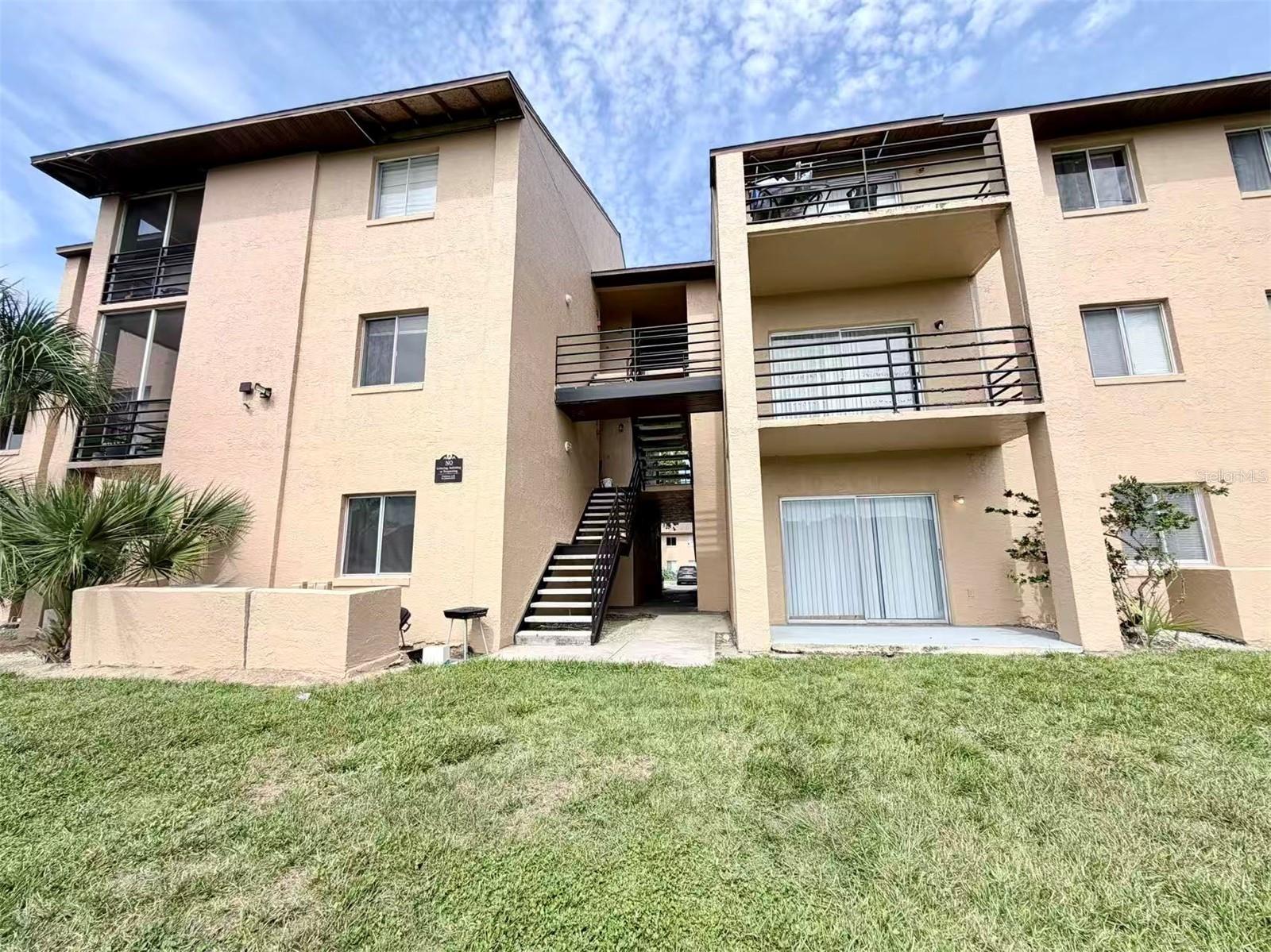 O6419502 Property Photo 1