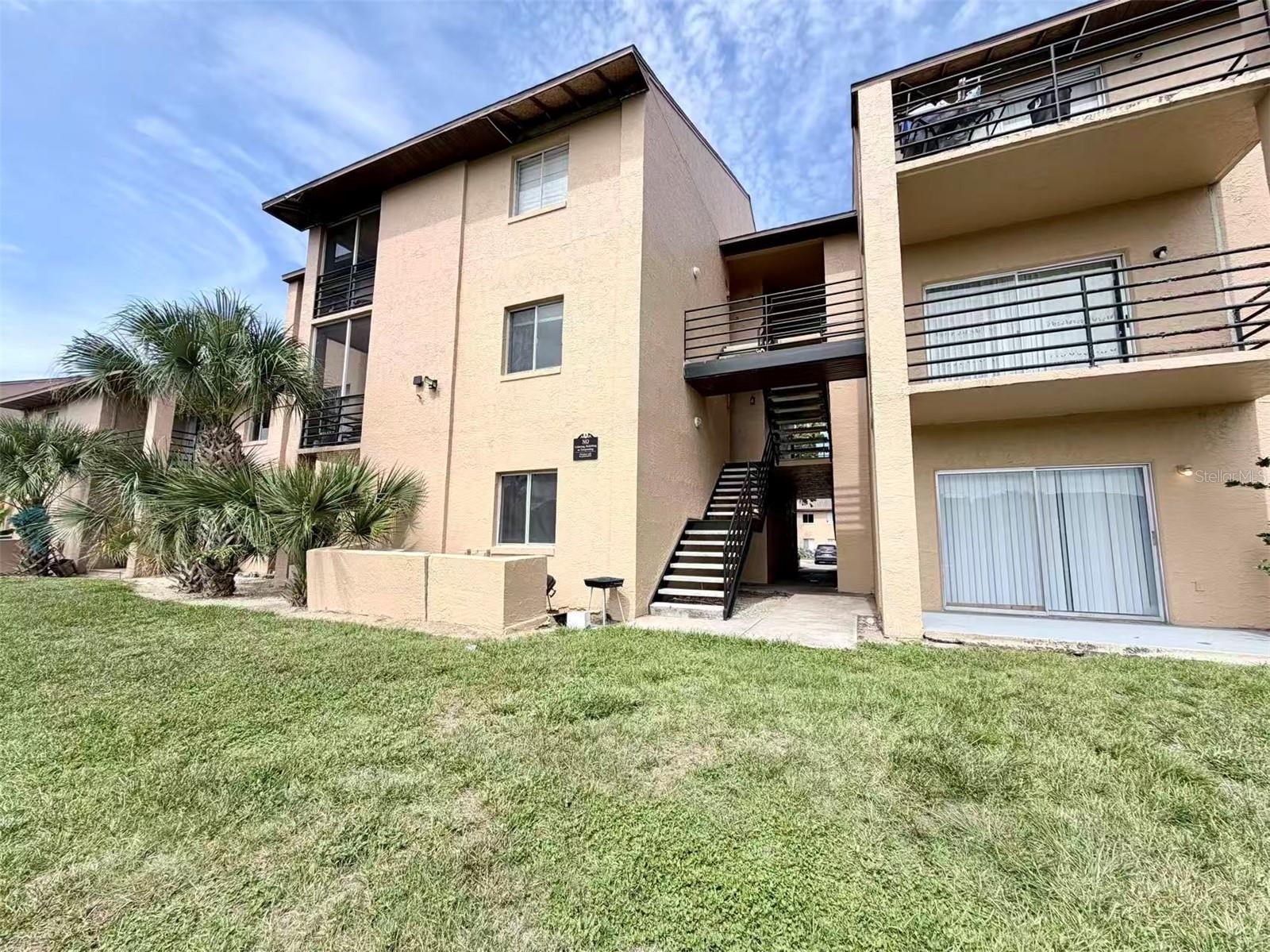 O6419502 Property Photo 2