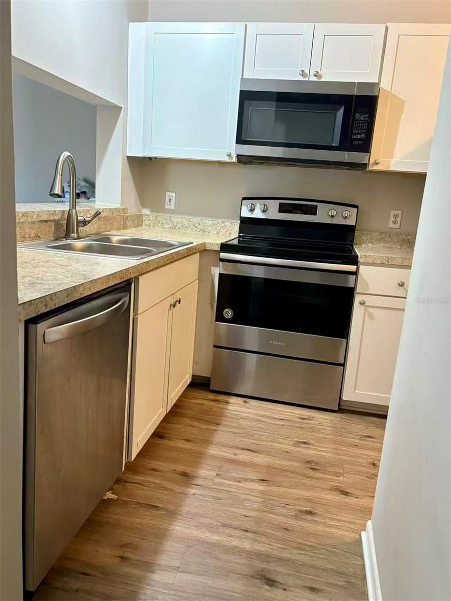 O6419502 Property Photo 12